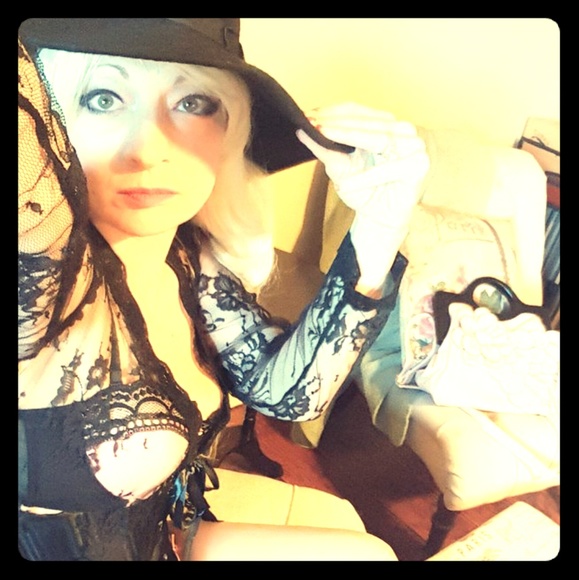 Meet your Posher, Candi - Picture 1 of 1